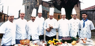 EL CENTRO SEGOVIANO DE MADRID DESIGNA SUS PREMIOS DEL AÑO 2015 • EL FISCAL DEL CONSTITUCIONAL, EDUARDO ESTEBAN RINCÓN; LOS COCINEROS DE CASCAJARES; Y LA SANITARIA MARÍA DEL MAR OLMOS SANTOS, HAN SIDO RECONOCIDOS POR LA INSTITUCIÓN MADRILEÑA