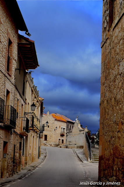 LA REALIDAD DESCONOCIDA DE UN CRONISTA OFICIAL