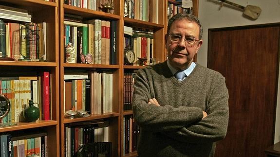 PROFESOR EJEMPLAR, ESCRITOR PROFUNDO E HISTORIADOR RIGUROSO Y YA UN JIENENSE ILUSTRE E INOLVIDABLE • LOS RESTOS MORTALES DE MANUEL LÓPEZ PÉREZ, CRONISTA OFICIAL DE LOS VILLARES, LLEGARON ANOCHE A JAÉN Y SERÁN ENTERRADOS HOY EN EL CEMENTERIO DE SAN FERNANDO, DESPUÉS DE LA MISA FUNERAL EN CRISTO REY, A LAS 16:30 HORAS