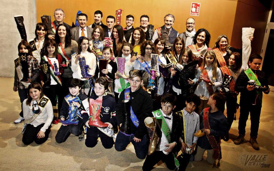 LAS CAPITANÍAS DE MOROS Y CRISTIANOS DE 2015 EXPONEN SUS ZAPATOS EN EL MUSEO DEL CALZADO DE ELDA (ALICANTE)