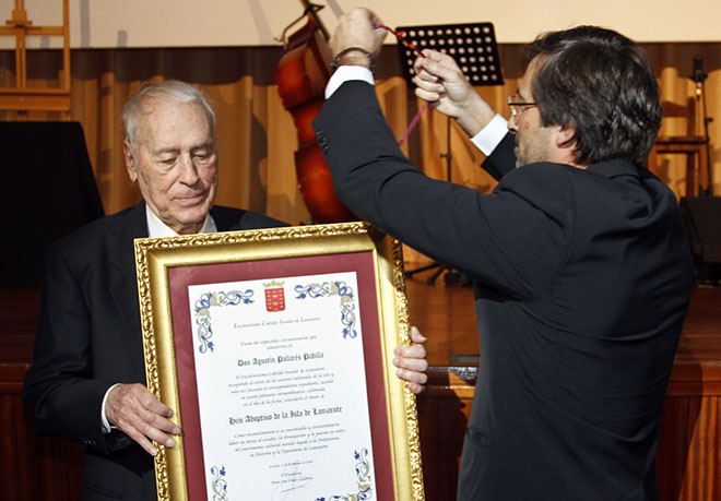POR SU LABOR INVESTIGADORA  LANZAROTE RINDE HOMENAJE A AGUSTÍN PALLARÉS, NOMBRADO ‘HIJO ADOPTIVO’