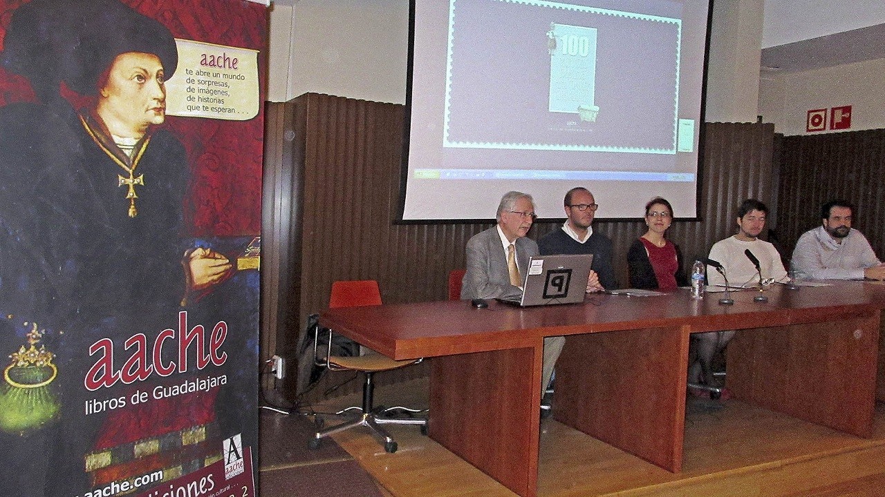 LA OBRA, CON LA APORTACIÓN DE VARIOS AUTORES, FUE PRESENTADA ESTE LUNES EN LA BIBLIOTECA