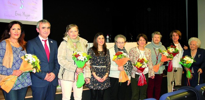 APLAUSO A OCHO PIONERAS EN LA LUCHA POR LA IGUALDAD REAL EN MENGÍBAR (JAÉN) • INTENSA SEMANA DE LA MUJER CON ACTIVIDADES DE CONVIVENCIA Y CULTURALES