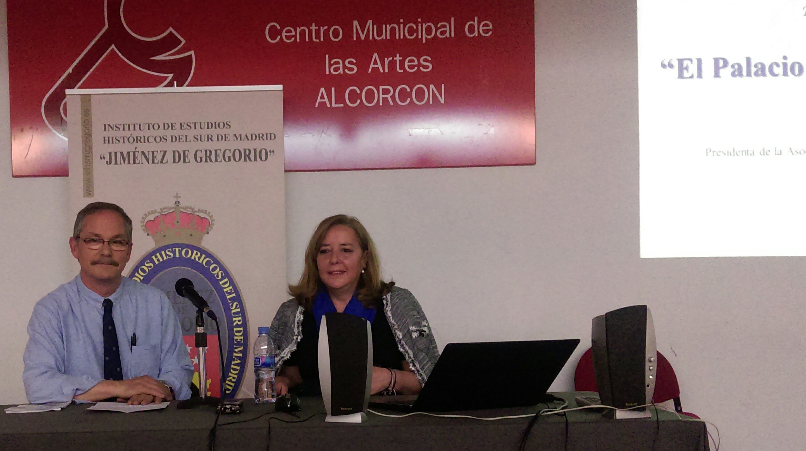 ÉXITO DE LA CONFERENCIA SOBRE LA CONDESA DE CHINCHÓN Y EL PALACIO DEL INFANTE DON LUIS DE BOADILLA DEL MONTE (MADRID) POR LA PRESIDENTA DE LA ASOCIACIÓN DE AMIGOS DEL PALACIO DE BOADILLA E HISTORIADORA PALOMA OLMEDO.