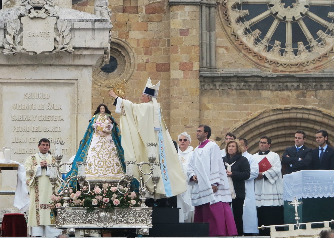 DESDE MI TORRE MUDÉJAR. 526 …Y ABRIL LLUVIOSO… Y CORONACIÓN