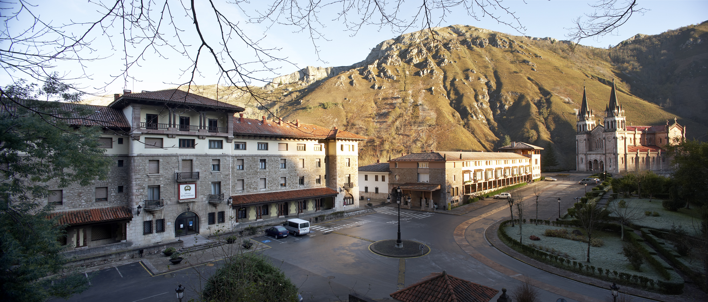 COVADONGA, CENTRO NATURAL Y CULTURAL • EL DÍA 3 DE JUNIO REGRESAN AL SANTUARIO LAS CONFERENCIAS QUE ORGANIZA ANUALMENTE EL RIDEA