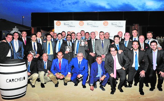 EL CLUB MURCIA GOURMET CELEBRA SU CENA MENSUAL COMPARTIENDO MANTEL CON EL DENOMINADO «INVITADO GASTRONÓMICO», QUE EN ESTA OCASIÓN FUE EL PERIODISTA DE ‘LA VERDAD’ Y CRONISTA OFICIAL DE MURCIA, ANTONIO BOTÍAS