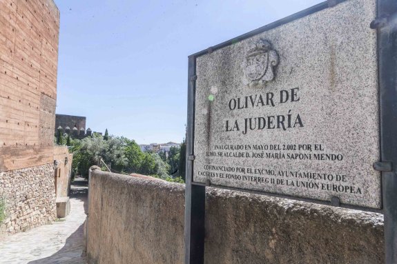 EL BARRIO JUDÍO QUIERE MÁS PROMOCIÓN • EL AYUNTAMIENTO DE CÁCERES SOLICITÓ EN 2012 A LA JUNTA SU DECLARACIÓN COMO BIEN DE INTERÉS CULTURAL, SIN ÉXITO HASTA EL MOMENTO
