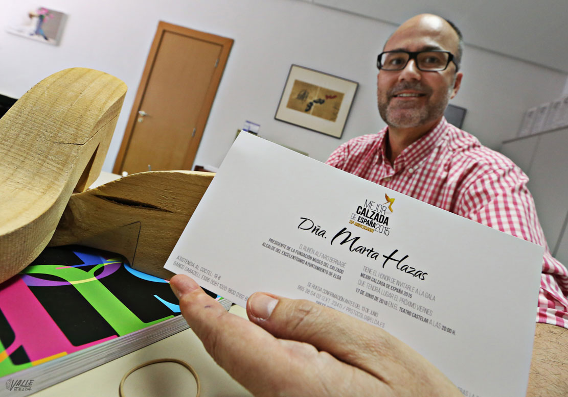 LA MEJOR CALZADA DE ELDA SE RENUEVA CON EL PROPÓSITO DE DOTAR DE UN MAYOR PRESTIGIO A ESTE CERTAMEN ASÍ COMO DIGNIFICAR EL SECTOR DEL CALZADO, SEGÚN EL DIRECTOR DEL MUSEO Y CRONISTA OFICIAL DE ELDA (ALICANTE), GABRIEL SEGURA