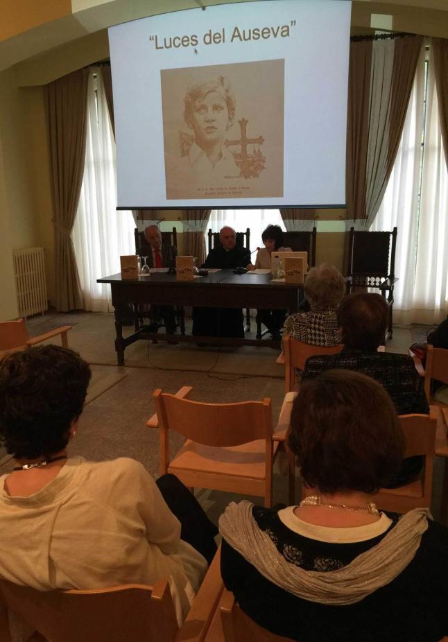 ANA LOBETO: «NO FUE UNA DECISIÓN CASUAL PROCLAMAR PRÍNCIPE A FELIPE VI EN COVADONGA» • LA HISTORIADORA DE LAVIANA DEFIENDE QUE EL REAL SITIO ES UNA IMPORTANTE HERRAMIENTA PROPAGANDÍSTICA REGIA