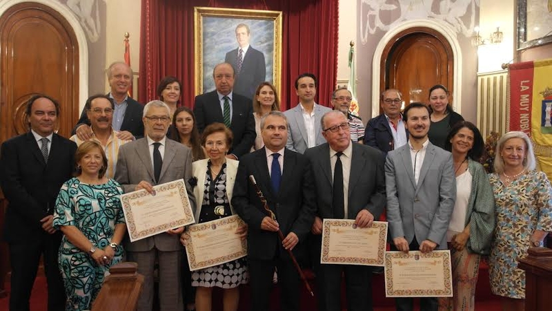 LOS CRONISTAS OFICIALES TOMAN POSESIÓN EN EL AYUNTAMIENTO DE BADAJOZ