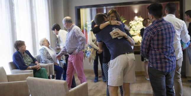 EN LA TRASTIENDA» • LA HOSTELERÍA DE OVIEDO DESPIDE A UN PROFESIONAL DE «REFERENCIA, IRREPETIBLE», QUE CREÓ UN ESTILO CON EL VERMÚ COMO PUNTO DE PARTIDA