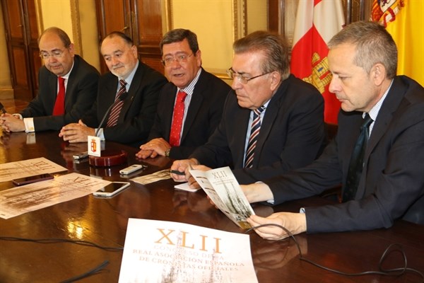 CRONISTAS ESPAÑOLES Y MEXICANOS FIRMAN EL PRIMER CONVENIO INTERNACIONAL