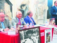 GRANDES MUESTRAS DE CARIÑO A TODA UNA FIGURA DEL TOREO • PALOMO LINARES RECIBE UN SENTIDO HOMENAJE EN SU CIUDAD NATAL