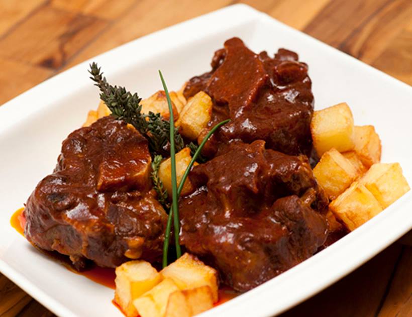 ¡ALEGRÍA! ¡RABO DE TORO AL VINO DE CANGAS DEL NARCEA!