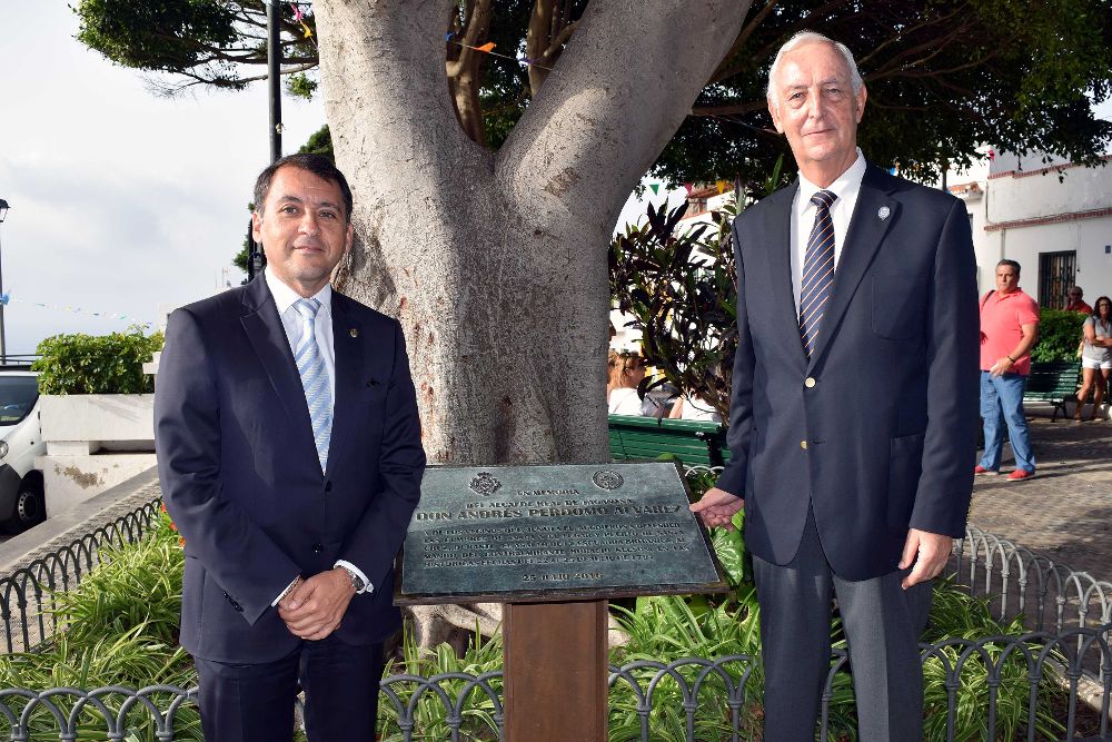 EL ALCALDE JOSÉ MANUEL BERMÚDEZ PROPONE A JOSÉ MANUEL LEDESMA COMO CRONISTA OFICIAL DE SANTA CRUZ DE TENERIFE