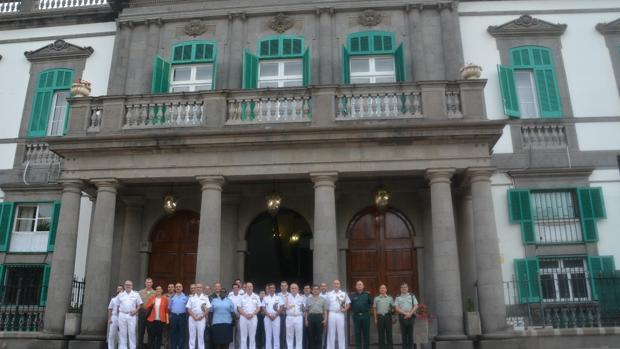 LOS AGREGADOS DE DEFENSA ACREDITADOS EN MADRID VISITAN CANARIAS