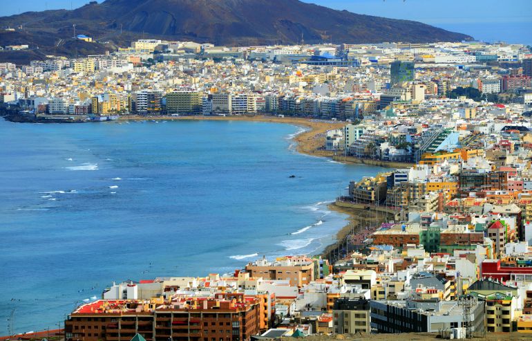 ¿LAS PALMAS DE GRAN CANARIA O LAS PALMAS? • DESPUÉS DE QUE PALMA VUELVA A SER EL NOMBRE OFICIAL DE LA CAPITAL DE BALEARES Y NO PALMA DE MALLORCA, SURGE EL DEBATE DE SI AHORA LA CONFUSIÓN CON LAS PALMAS O LAS PALMAS DE GRAN CANARIA SERÁ MAYOR