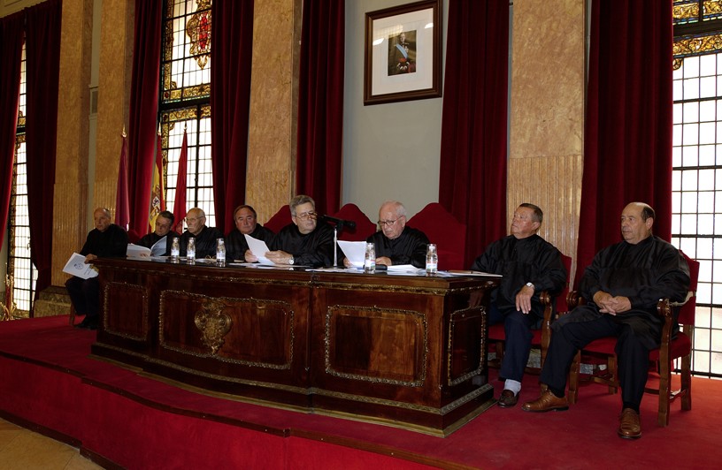 PROPONEN QUE LOS HOMBRES BUENOS SE REÚNAN UN JUEVES AL MES EN EL AYUNTAMIENTO