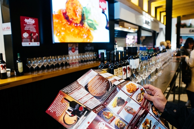 “A PIE DE BARRA” LOS PINCHOS PREMIUM MARIDADOS CON VINOS DE MADRID LLEGAN A CHAMBERÍ • DIECISÉIS LOCALES DE ESTE CASTIZO DISTRITO OFRECERÁN CATAS, GASTRONOMÍA Y ACTIVIDADES EN TORNO A LA CULTURA DE LOS VINOS MADRILEÑOS