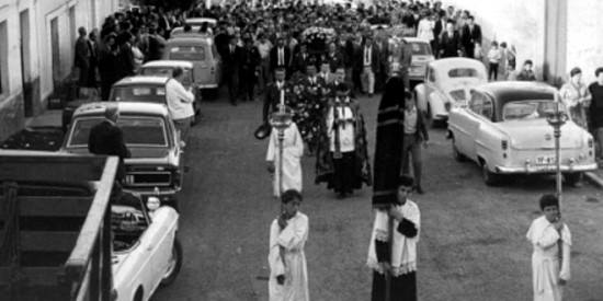 ENTIERROS, FUNERALES Y BANQUETES