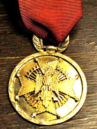 MEDALLA DE ORO DE LA ORDEN DE CISNEROS A DOS ALCALDES DEL SIGLO XX