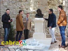 UNA ESCULTURA EN LA VILLA DE CABRA (CÓRDOBA) RECUERDA AL POETA BEN MOCADEM