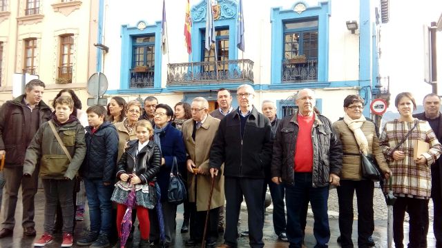 HOMENAJE A LOS QUE DIERON A CONOCER LA HUERTA MOSCONA A ASTURIAS • EL AYUNTAMIENTO DE GRADO (ASTURIAS) REÚNE A ANTIGUOS COMERCIANTES QUE, DURANTE AÑOS, COMPRABAN LOS PRODUCTOS DE LA PLAZA DE GRADO PARA LUEGO VENDER POR OTROS CONCEJOS