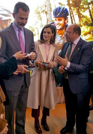 LOS REYES YA TIENEN LA CRUZ DE CARAVACA