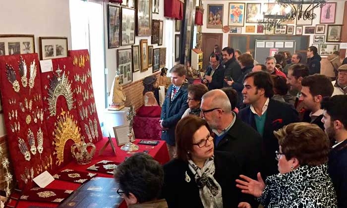 PUENTE GENIL (CÓRDOBA) CELEBRA UN DÍA DE PUERTAS ABIERTA DE LOS CUARTELES DE SEMANA SANTA • ESTA VEZ, HA ESTADO DEDICADA A LAS ESTACIONES QUE REALIZAN LAS CORPORACIONES EL JUEVES SANTO