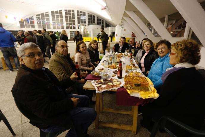 LOS POLESOS DEFIENDEN LA PARTE CULINARIA DE COMADRES, «LO ÚNICO QUE NOS DIFERENCIA» • HOSTELEROS Y COLECTIVOS ACEPTAN QUE LA NOCHE DEL JUEVES YA NO TIENE SENTIDO Y COMPARTEN CON FESTEJOS QUE ES MEJOR POTENCIAR EL FIN DE SEMANA