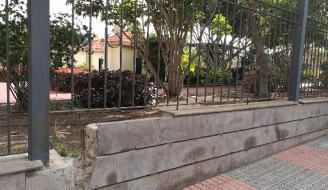 ROBOS DE CANTERÍA Y COBRE EN ESCALERAS DEL BARRIO HISTÓRICO Y EN EL PARQUE DE SAN JUAN DE TELDE (CANARIAS) • LAS PLACAS DE PIEDRA DE ARUCAS LAS DESMONTAN POR PIEZAS Y EL METAL LO QUITAN DE LOS MURETES