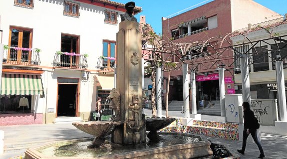 EL PLENO APRUEBA EL CAMBIO DE NOMBRE DE CALLES Y LA RETIRADA DEL BUSTO DE BASTARRECHE