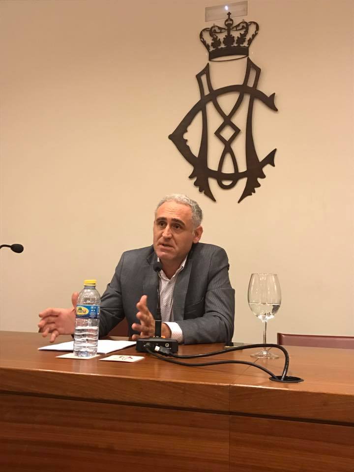 EN LA CONFERENCIA DEL CRONISTA OFICIAL ANTONIO BOTÍAS HABLANDO DE MUJERES Y MURCIA