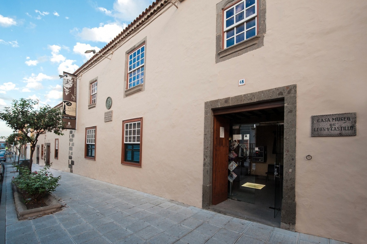 RUTA HISTÓRICO-LITERARIA ESTA TARDE POR EL CASCO PARA CELEBRAR EL DÍA MUNDIAL DE LA POESÍA • UNA DOCENA DE AUTORES DE TELDE (CANARIAS) PARTICIPARÁ LEYENDO POEMAS