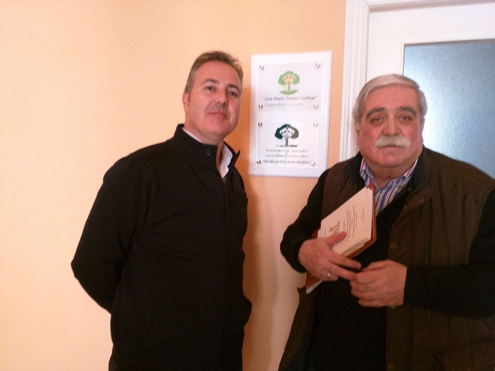 EL ALCALDE DE GUARROMÁN (JAÉN), ALBERTO RUBIO MOSTACERO, HA PUESTO UN DESPACHO AL CRONISTA OFICIAL JOSÉ MARÍA SUÁREZ GALLEGO