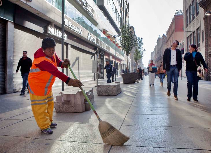 LOS VIGILANTES DE LA VALLA