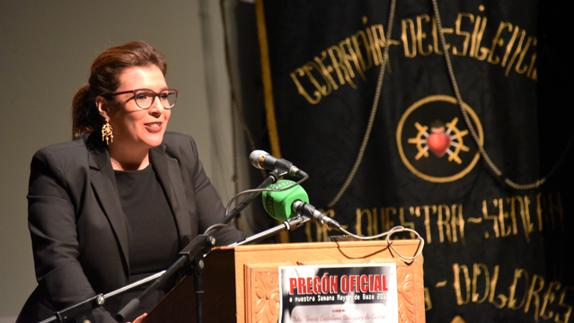 TERESA CASTELLANO REALIZA UN MAGISTRAL PREGÓN DE LA SEMANA SANTA DE BAZA (GRANADA) • EL PREGÓN DE QUIEN DURANTE MUCHOS AÑOS FUE LA HERMANA MAYOR DE LA COFRADÍA DEL SILENCIO ENTUSIASMO POR SU SENCILLEZ Y ESPÍRITU COFRADE