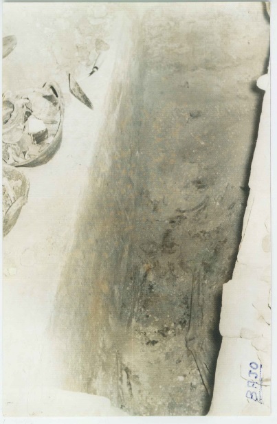 HALLAZGO EN 1966 DE DOS SEPULTURAS EN LA IGLESIA DE SAN BARTOLOMÉ.