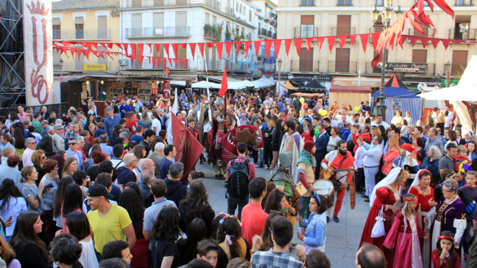 SANTA FE VUELVE A SER PUNTO DE PARTIDA 525 AÑOS DESPUÉS • EL MUNICIPIO GRANADINO RECREA LA FIRMA DE LAS CAPITULACIONES EN PRESENCIA DE REPRESENTANTES DE LOS PUEBLOS VINCULADOS A ESTA EFEMÉRIDE