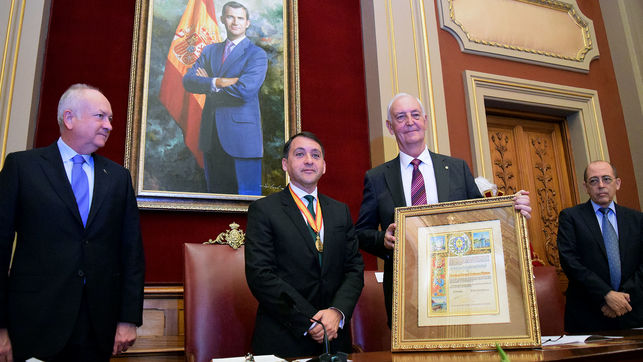 JOSÉ MANUEL LEDESMA RECIBE SU TÍTULO COMO CUARTO CRONISTA OFICIAL DE SANTA CRUZ DE TENERIFE (CANARIAS)