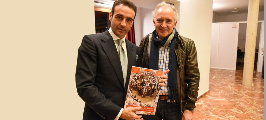 ENRIQUE PONCE SE LLEVA 2 PREMIOS Y 1 LIBRO DE SEGORBE (CASTELLÓN)