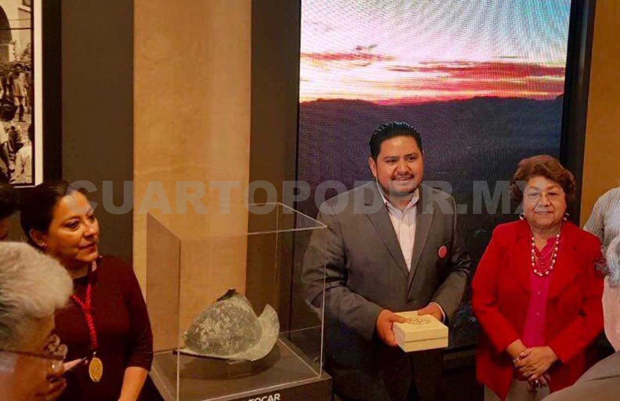 EXHIBEN UNA PIEZA DE LA ESTATUA DE DIEGO DE MAZARIEGOS