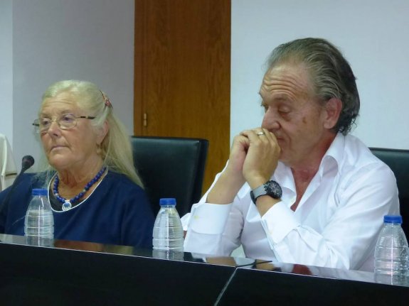 CARREÑO PIDE QUE SE RETIRE EL NOMBRE DE SU PADRE DE LA CALLE • LA ALCALDESA DE NAVALMORAL DE LA MATA (CÁCERES) RECHAZA EL RUEGO QUE HIZO EL CONCEJAL INDEPENDIENTE EN EL PLENO «PARA QUE SE ACABEN LOS COMENTARIOS», TRAS UN DEBATE SOBRE LA LEY DE MEMORIA HISTÓRICA
