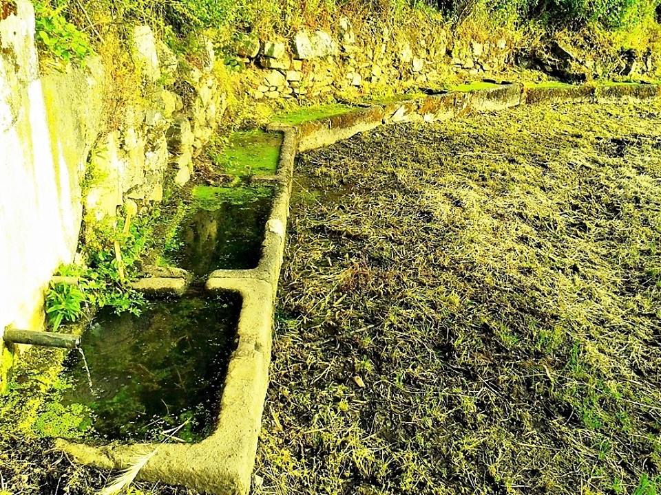 TUVIMOS UNA FUENTE QUE DONAMOS A MILLANES: EL CAÑO DE LOS HERREROS (PERO ALGUIEN BORRÓ EL NOMBRE DEL AUTOR…)