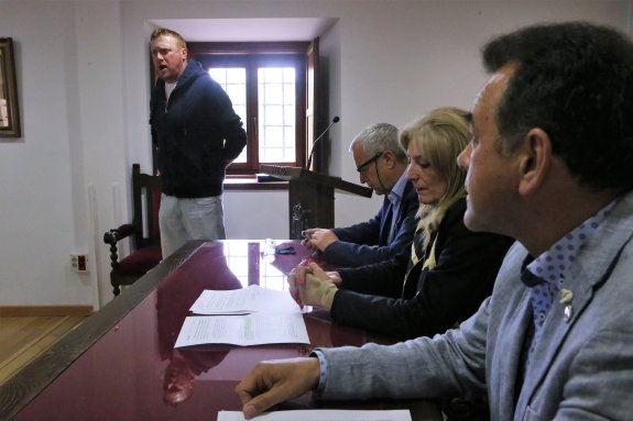 EL VII CONCURSO DE CANCIÓN DE SIERO (ASTURIAS) INCORPORA UN PREMIO EN LA MODALIDAD DE VAQUEIRA • EL CERTAMEN, ORGANIZADO POR EL AYUNTAMIENTO Y AFATRA Y EN EL QUE COLABORA ‘EL COMERCIO’, SE CELEBRARÁ EN EL AUDITORIO DEL 21 DE MAYO AL 9 DE JULIO