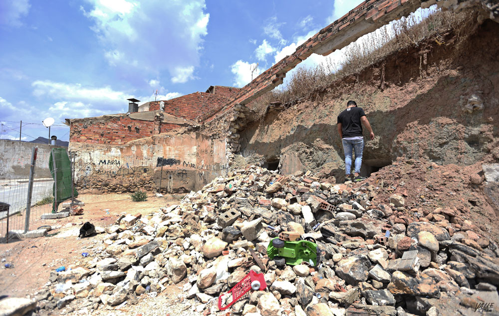APARECE UNA CASA CUEVA CASI CENTENARIA AL CAER UN MURO EN LA TAFALERA (ELDA-ALICANTE)
