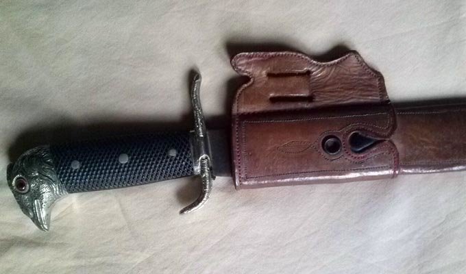 HERMINIO RAMOS, CRONISTA OFICIAL DE ZAMORA, DONA AL MUSEO DEL EJÉRCITO UN MACHETE UTILIZADO EN LA GUERRA DE CUBA