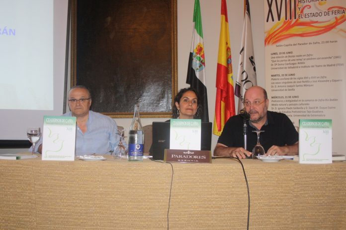 LAS JORNADAS DE HISTORIA DE ZAFRA Y EL ESTADO DE FERIA FINALIZARON CON LA PRESENTACIÓN DE LA XIII REVISTA CUADERNOS DE ÇAFRA
