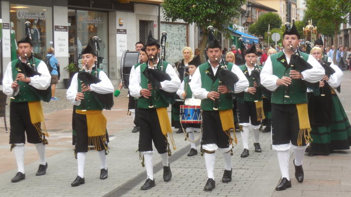 CANGAS DE ONÍS ACOGE LOS ENCUENTROS ASTUR-CÁNTABROS • LA PRIMERA CAPITAL DEL REINO DE ASTURIAS SERÁ LA SEDE DE LA NOVENA EDICIÓN, QUE SE DESARROLLARÁ ESTE FIN DE SEMANA CON CONFERENCIAS, EXPOSICIONES, DESFILES, CONCIERTOS Y OTRAS ACTIVIDADES